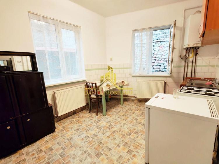 Apartament cu 3 camere decomandat, mobilat în Central
