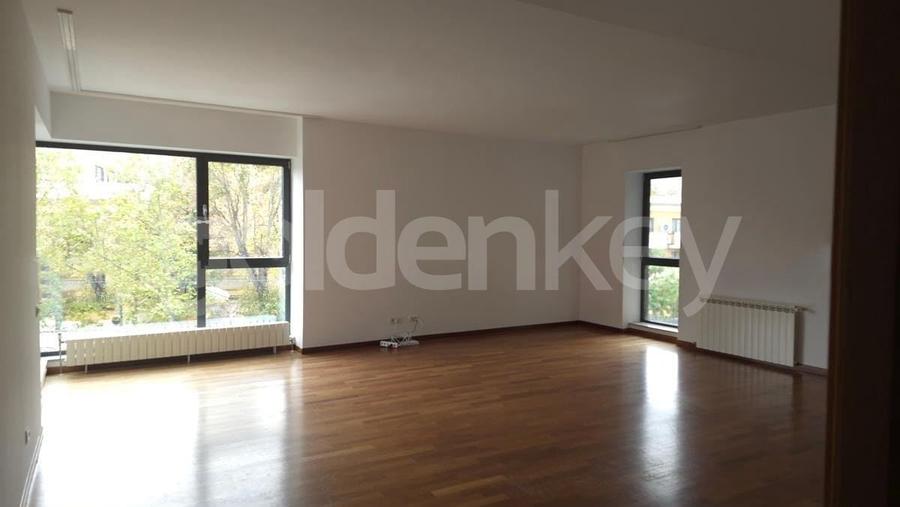 Apartament cu 4 camere decomandat în Herăstrău