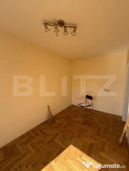 Apartament cu 3 camere semidecomandat în Central