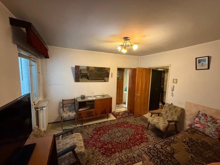 Apartament cu 2 camere semidecomandat în Berceni