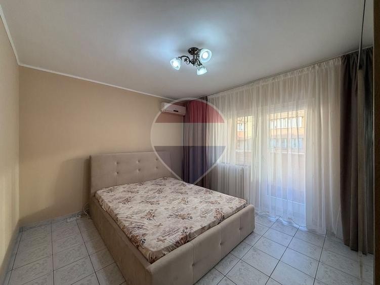 Apartament cu 3 camere decomandat, mobilat în Nerva Traian