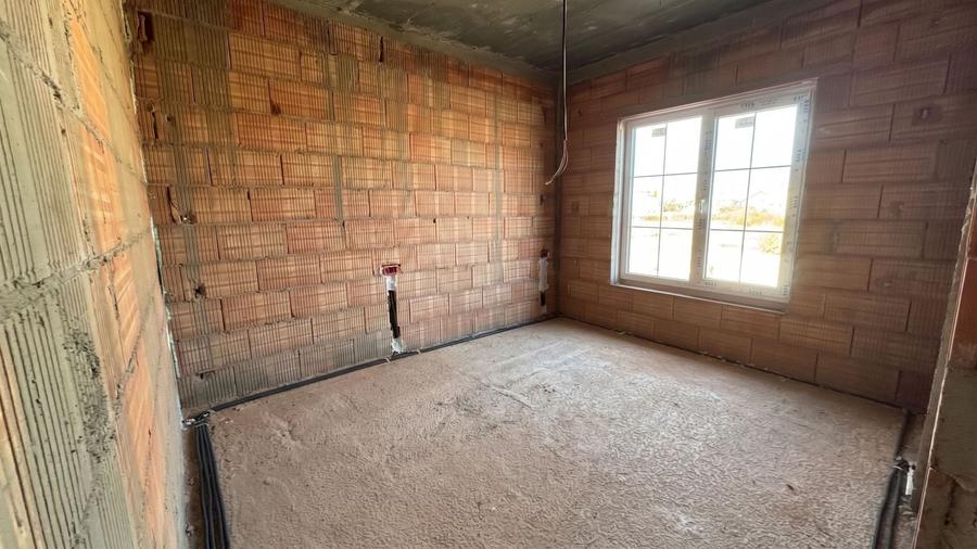 Duplex cu 5 camere cu Canalizare în Moșnița Nouă