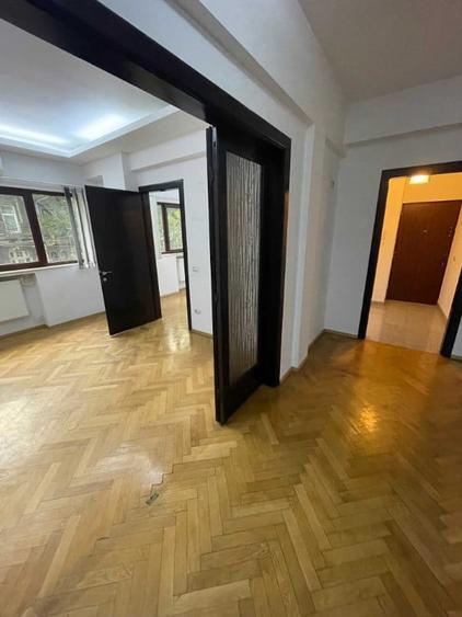 Apartament cu 4 camere decomandat în Armeneasca