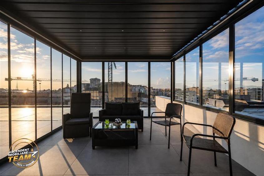 Apartament cu 4 camere decomandat în Central