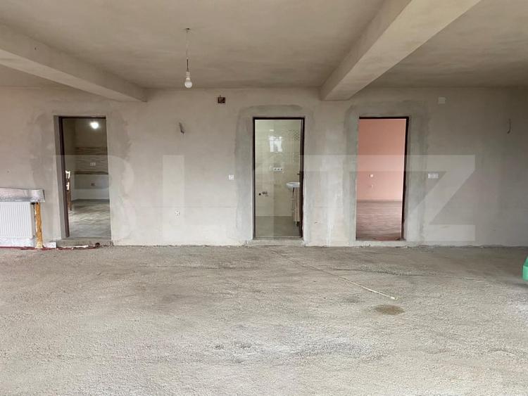 Casă individuală cu 5 camere cu Teren 7100 Mp în Exterior Nord