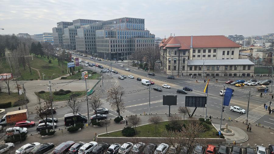 Apartament cu 3 camere decomandat, mobilat în Tineretului