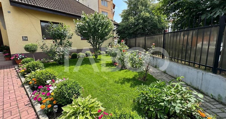 Casă individuală cu 8 camere cu Canalizare în Calea Poplăcii