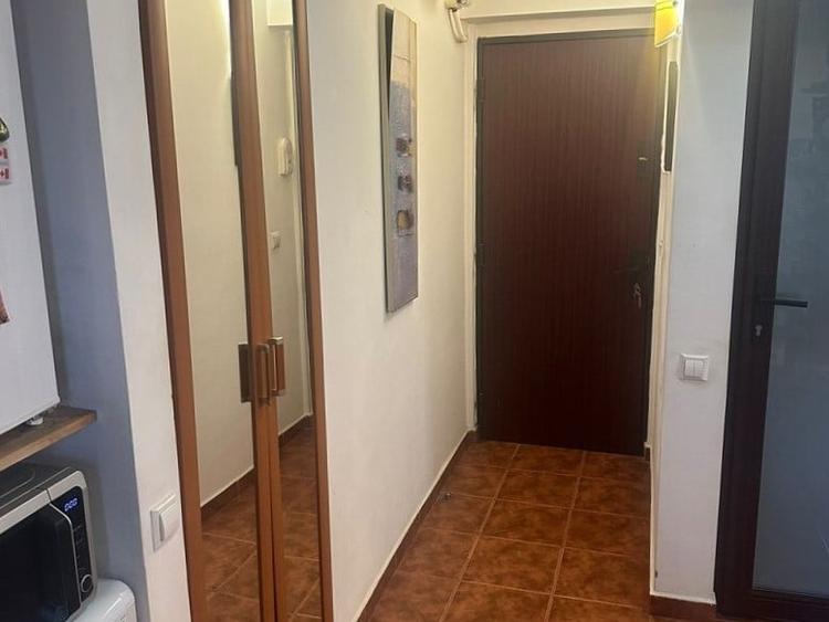 Apartament cu 2 camere semidecomandat, mobilat în Universitate