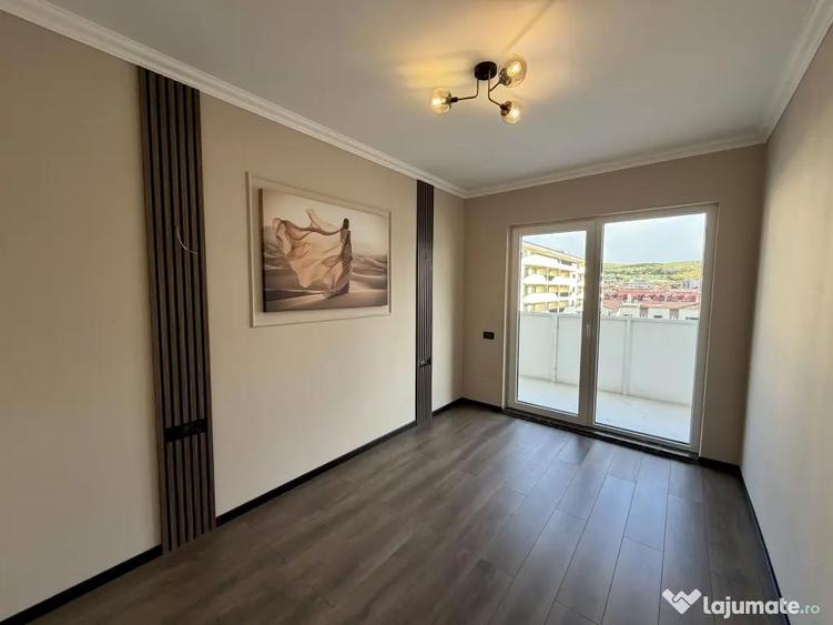 Apartament cu 3 camere decomandat, mobilat în Florești