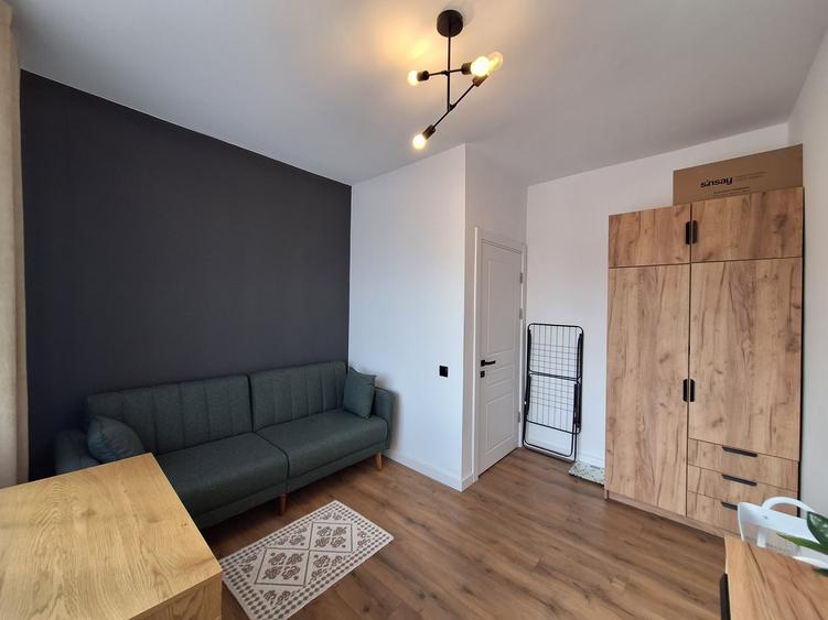 Apartament cu 3 camere semidecomandat, mobilat în Florești