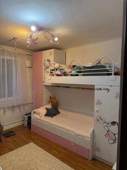 Apartament cu 3 camere decomandat în Titan