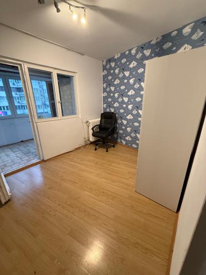 Apartament cu 3 camere semidecomandat, mobilat în Titulescu
