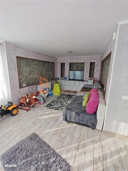 Casă cu 4 camere decomandat în Căpățânești