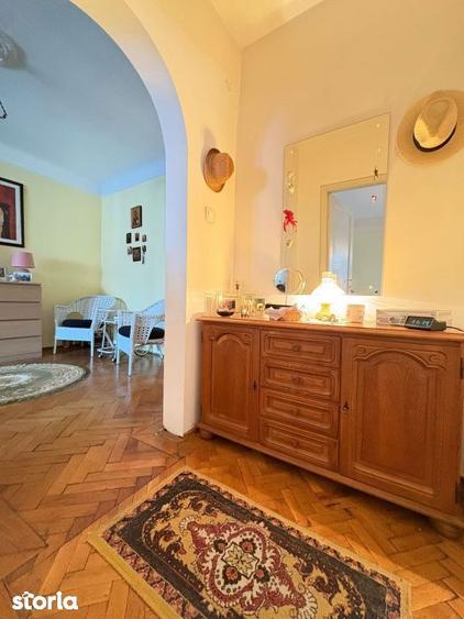 Apartament cu 5 camere, mobilat în Moșilor