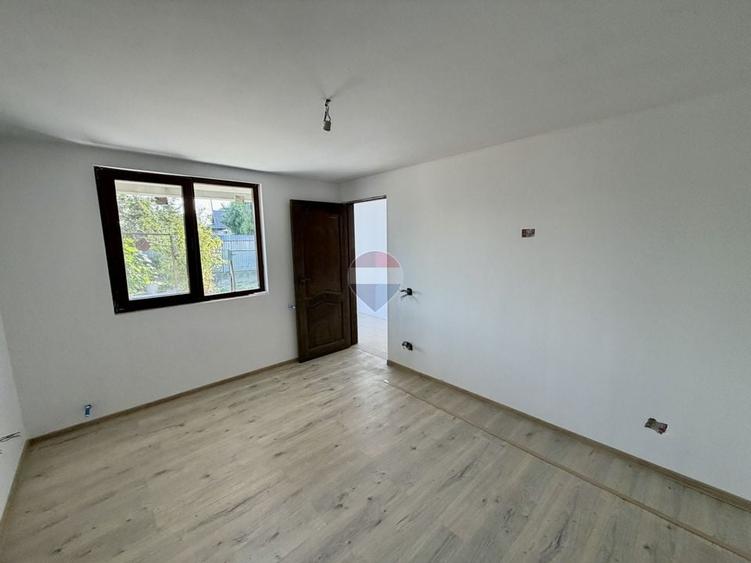 Casă individuală cu 5 camere cu Teren 433 Mp în Golești