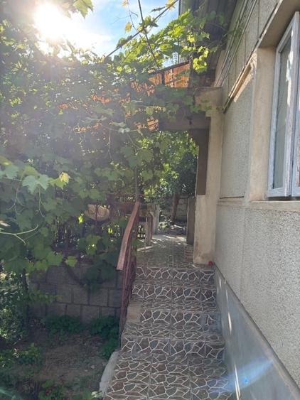 Casă individuală cu 3 camere cu Canalizare în Central