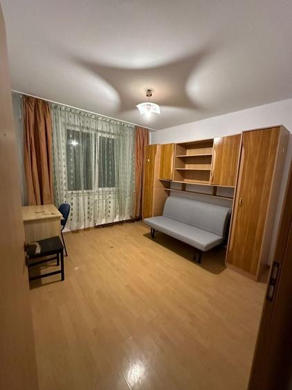 Apartament cu 3 camere decomandat în Berceni
