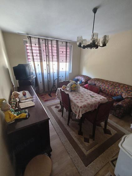 Apartament cu 3 camere decomandat în Rahova
