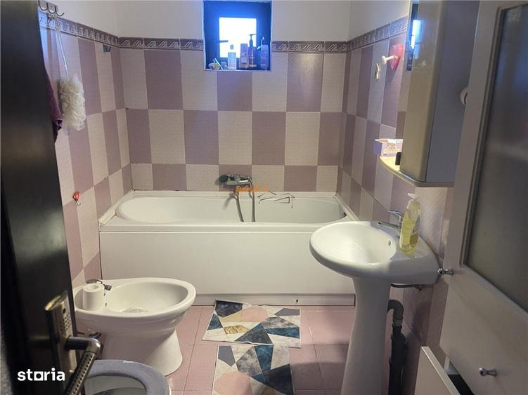 Casă cu 4 camere în Vânători