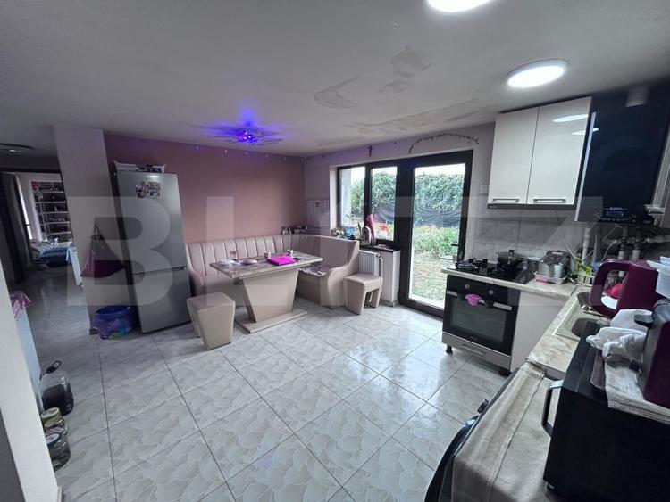 Casă individuală cu 5 camere cu Canalizare în Vest
