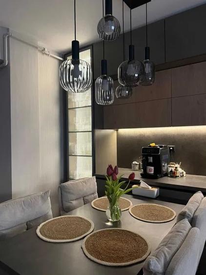 Apartament cu 3 camere semidecomandat, mobilat în Florești
