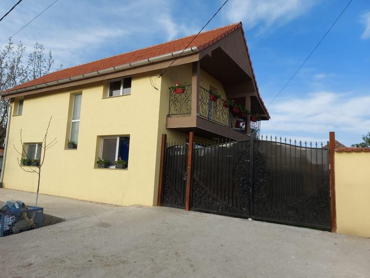 Casă cu 4 camere în Sărsig