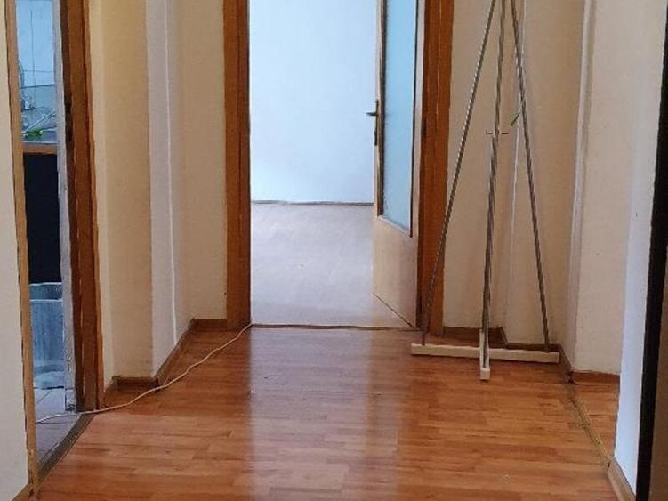 Apartament cu 3 camere decomandat în Octavian Goga
