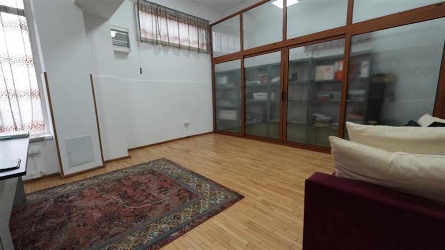 Spațiu comercial, de 232.5 mp, în Central