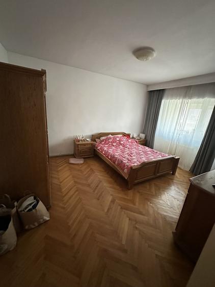 Apartament cu 3 camere decomandat în Craiovei
