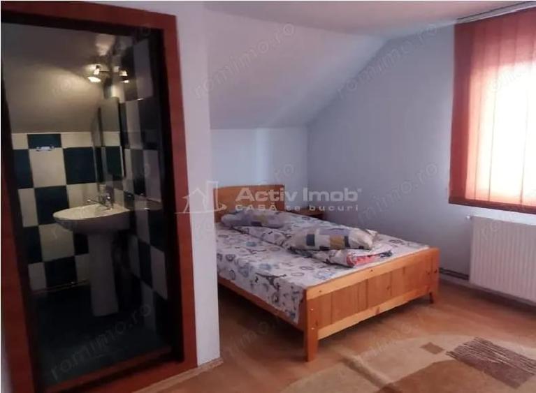Casă cu 10 camere cu Teren 980 Mp în Central