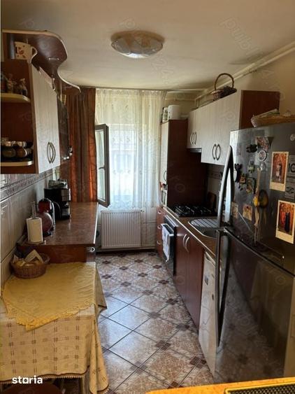 Apartament cu 3 camere, decomandat - zona Judeteana - 1