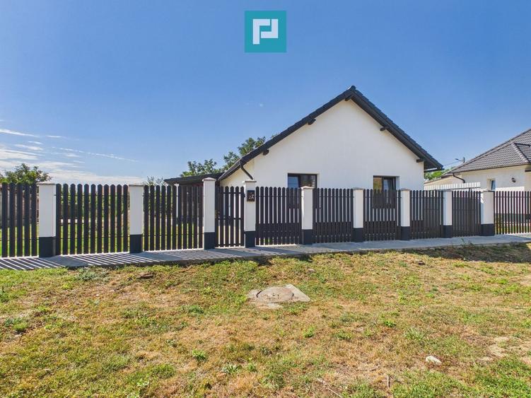 Casă individuală cu 4 camere cu Canalizare în Șimand