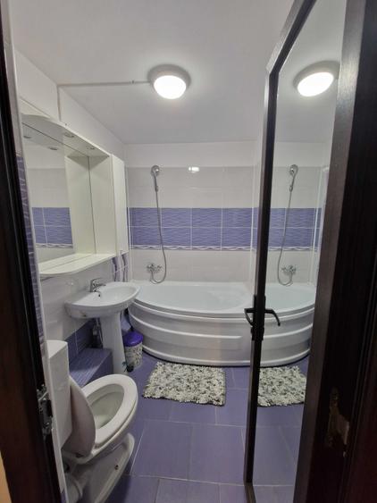 Apartament cu 3 camere decomandat în Exterior Vest
