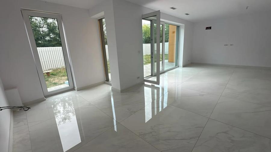 Casă individuală cu 5 camere decomandat cu Canalizare în Pipera