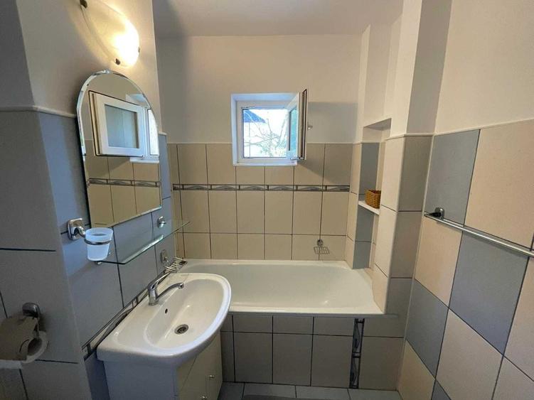 Apartament cu 3 camere decomandat în Obcini