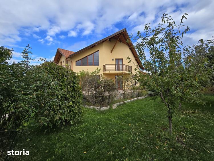 Casă cu 4 camere cu Teren 1135 Mp în Central