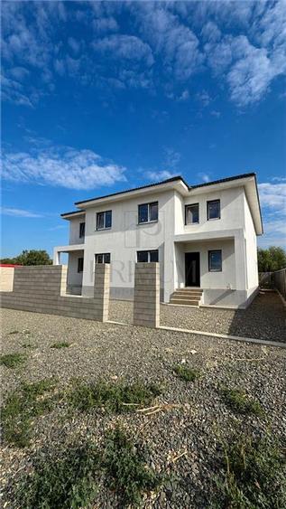 Duplex cu 4 camere cu Canalizare în Moșnița Veche