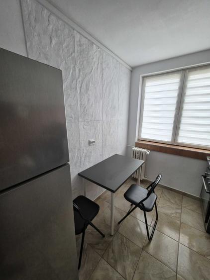 Apartament cu 2 camere semidecomandat, mobilat în Drumul Taberei