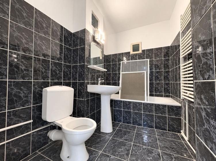 Apartament cu 3 camere decomandat în Lipovei