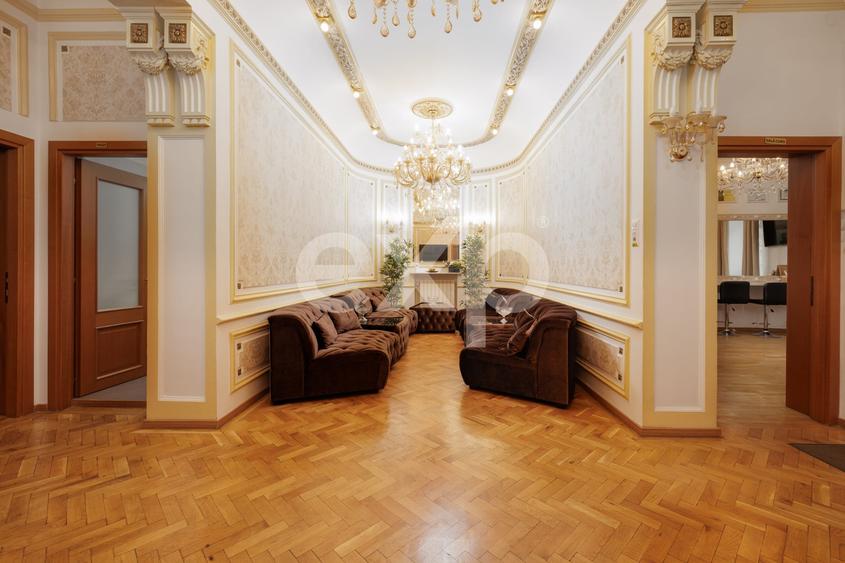 Apartament cu 5 camere decomandat, mobilat în Romană