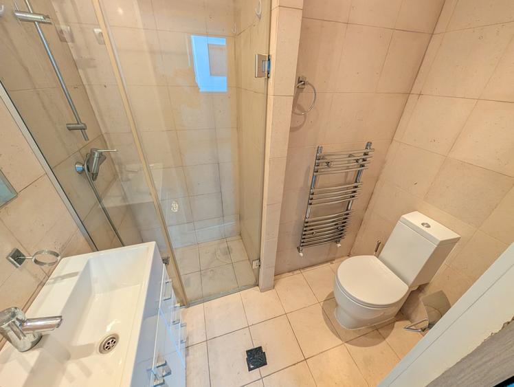 Casă individuală cu 4 camere cu Canalizare în Tunari
