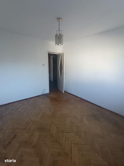Apartament cu 4 camere în Roșu