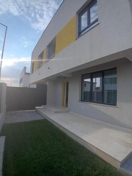 Casă individuală cu 4 camere cu Canalizare în Vidra