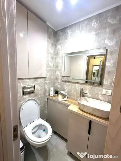 Apartament cu 3 camere decomandat în Poarta 6