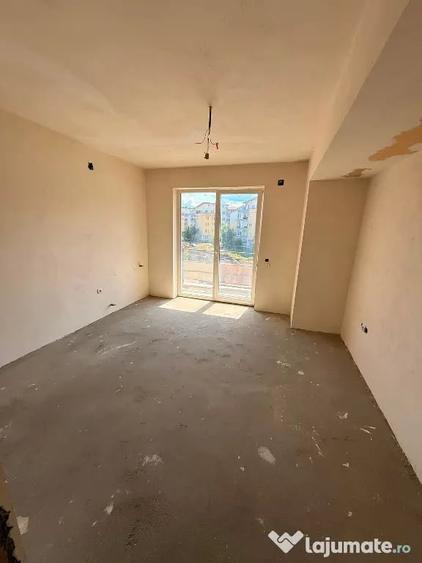 Apartament 2 camere semidecomandat zona Florilor - 1