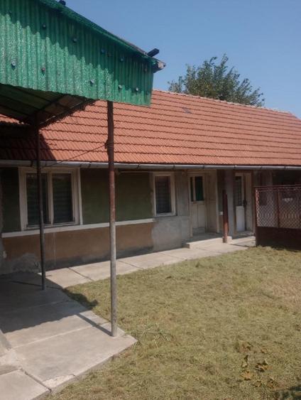 Casă individuală cu 3 camere cu Teren 1500 Mp în Petelea