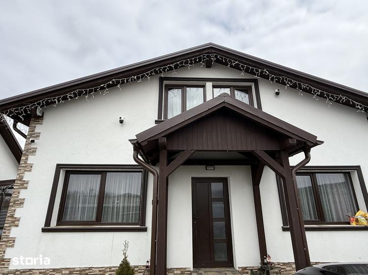 Casă cu 4 camere cu Teren 297 Mp în Șcheia
