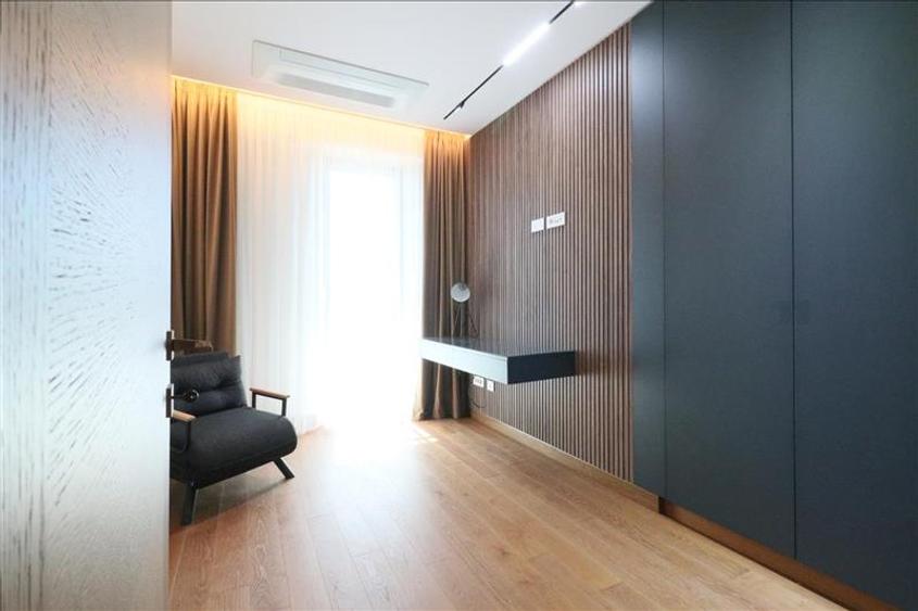 Penthouse cu 3 camere decomandat, mobilat în Palat