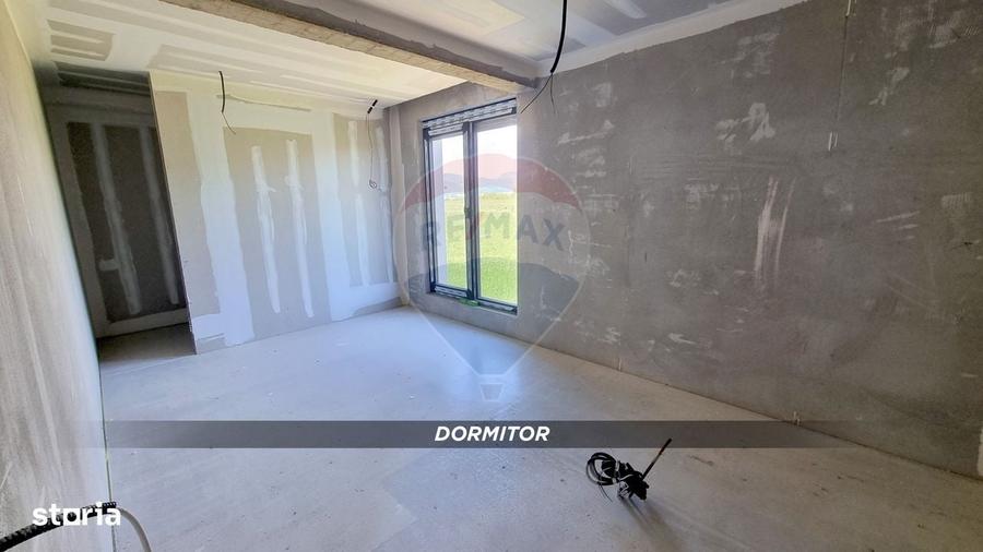 Casă cu 4 camere cu Teren 900 Mp în Recea