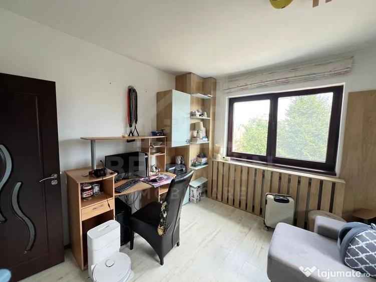 Casă cu 8 camere cu Teren 1100 Mp în Central